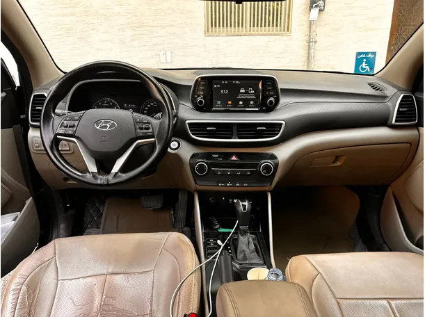 Car image 16