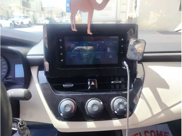 Car image 14