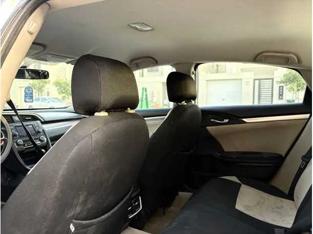 Car image 17