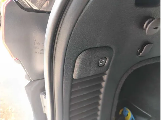 Car image 47
