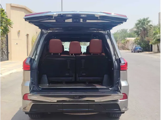 Car image 28