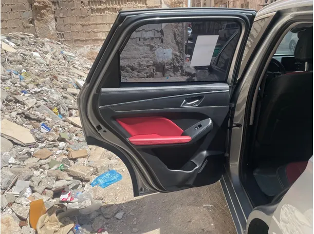 Car image 13