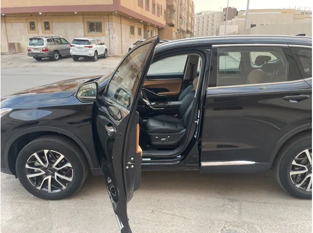 Car image 13