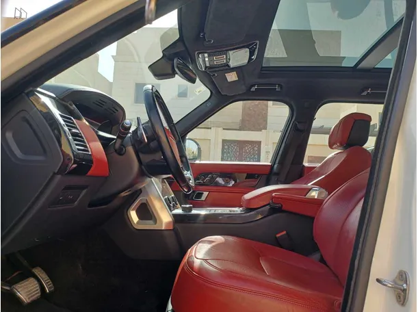 Car image 11