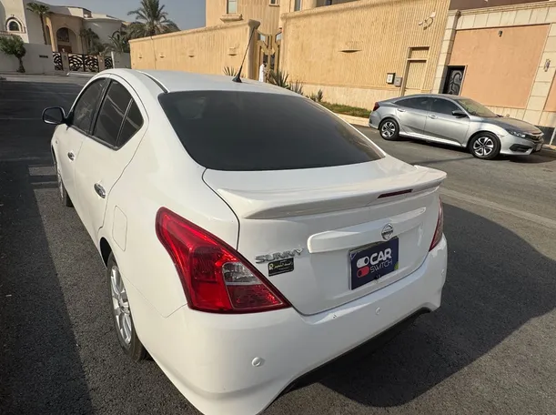 Car image 7