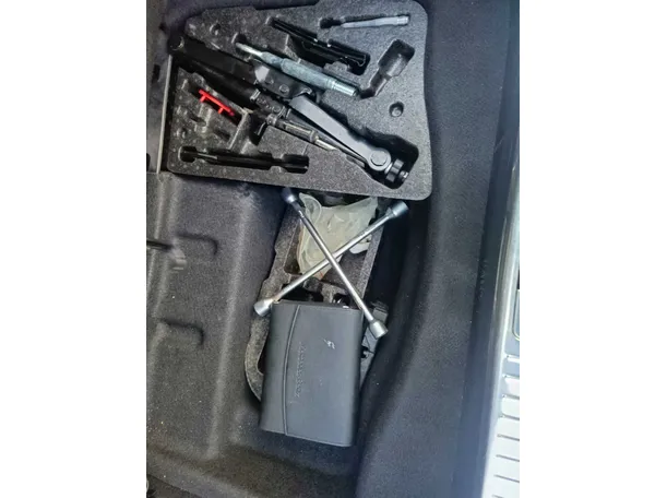 Car image 34
