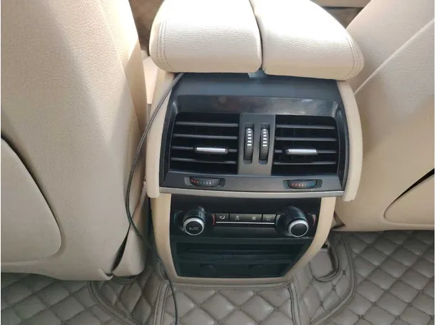 Car image 36