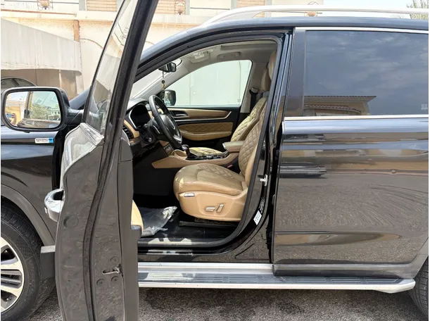 Car image 10