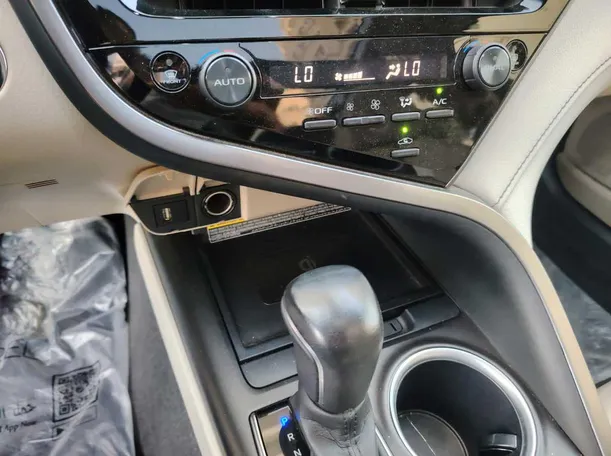 Car image 26