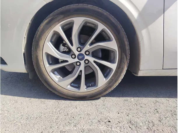 Car image 10
