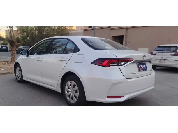 Car image 8