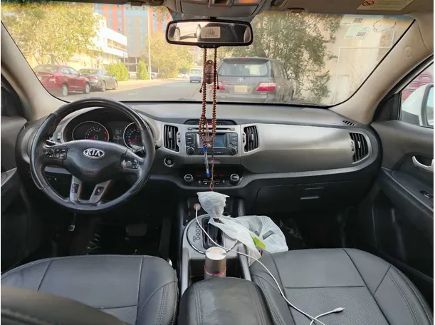 Car image 19