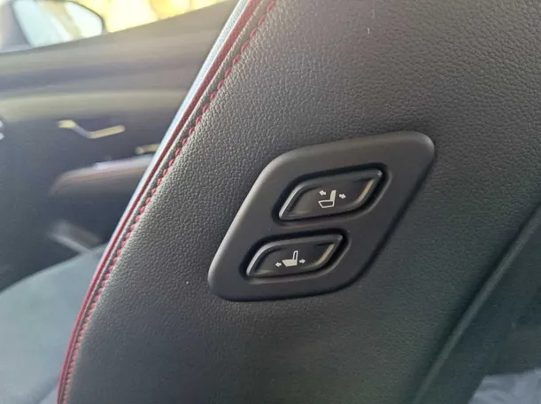Car image 35