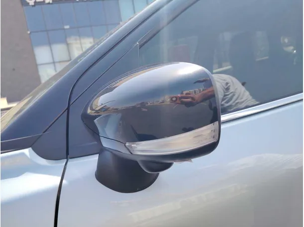 Car image 35