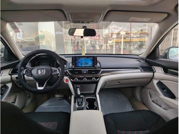 Car image 16
