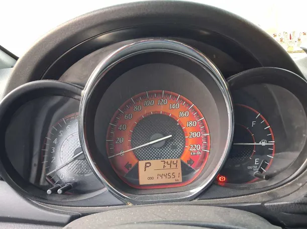 Car image 19