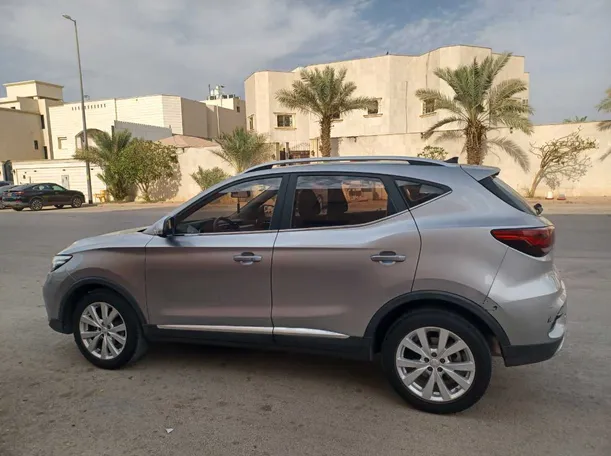 Car image 8
