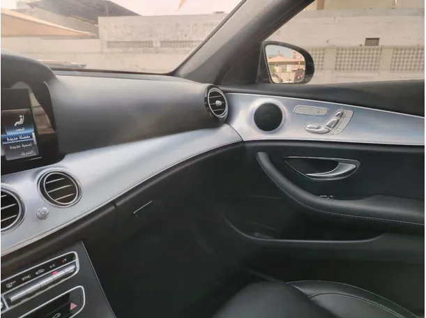 Car image 32