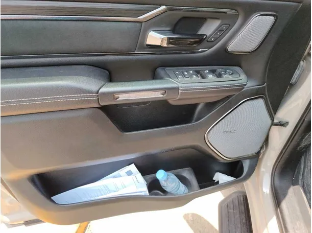 Car image 28