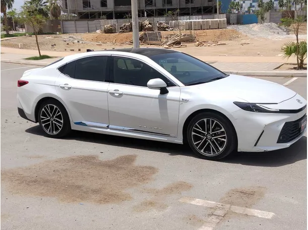 Car image 4