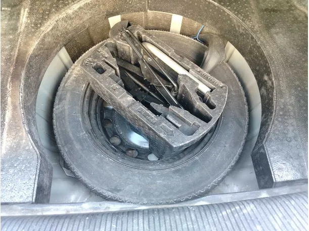 Car image 35