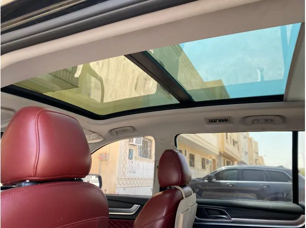Car image 14