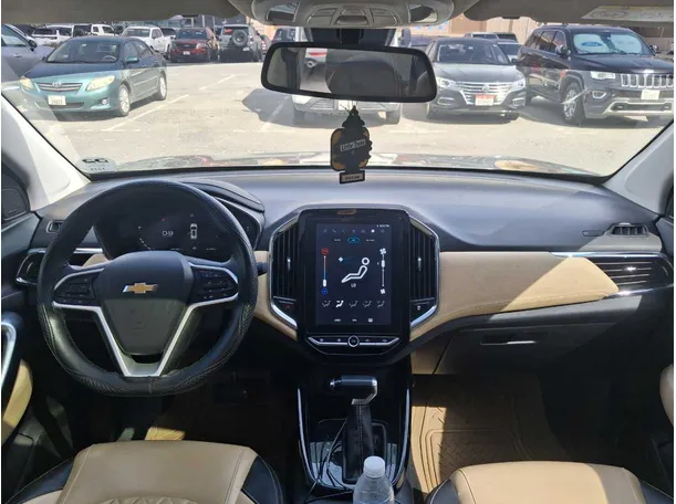 Car image 16