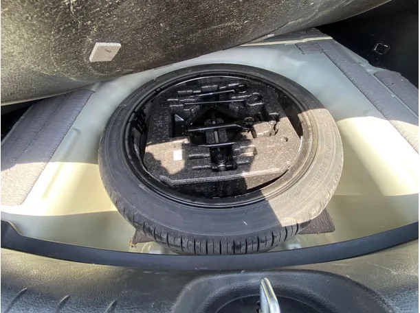 Car image 28