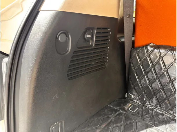 Car image 27