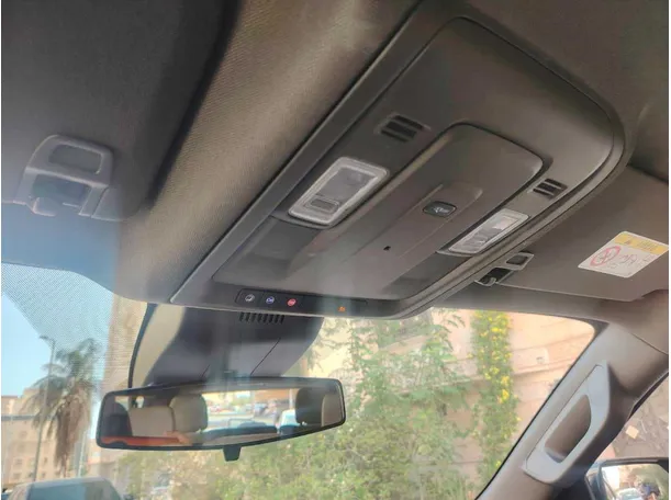 Car image 32