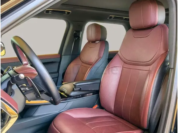 Car image 10