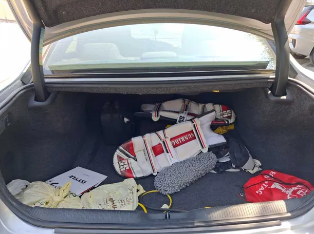 Car image 19