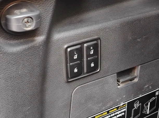 Car image 40