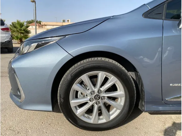 Car image 9
