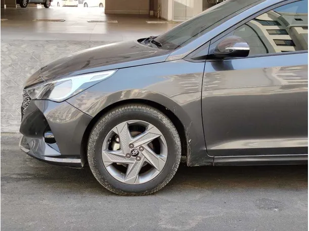 Car image 9