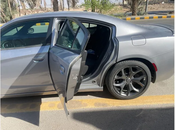Car image 15