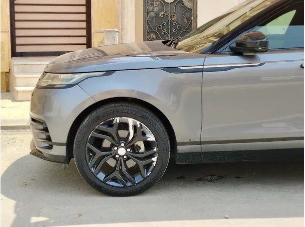 Car image 9