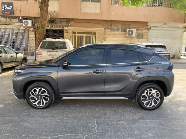 Car image 8