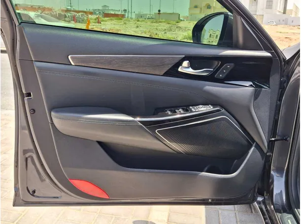 Car image 10