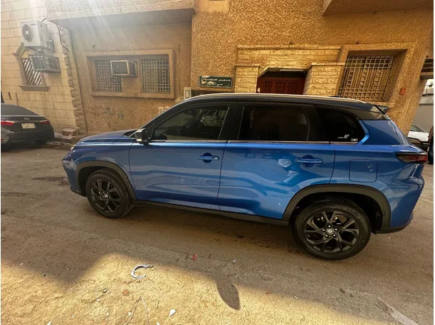 Car image 8