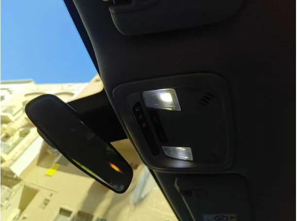 Car image 28