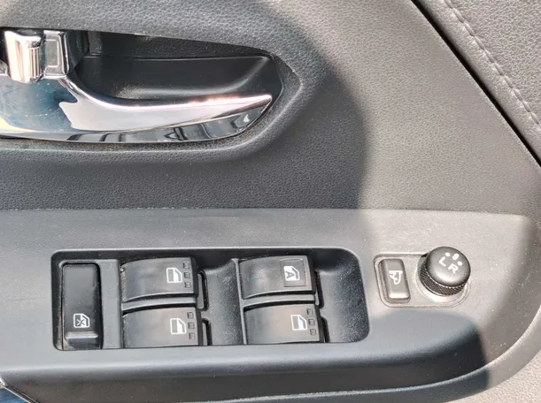 Car image 26