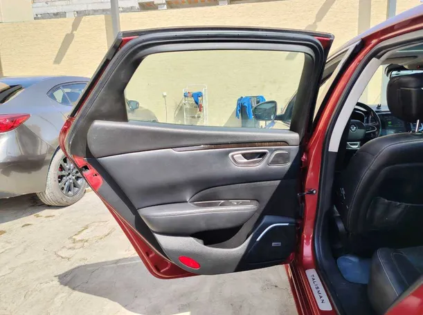 Car image 16