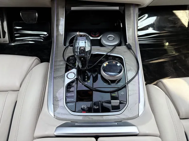 Car image 19