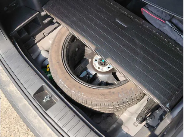Car image 38