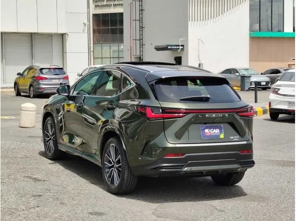 Car image 7