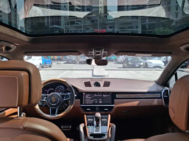 Car image 16