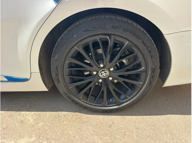 Car image 9