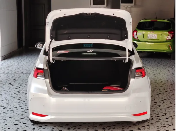 Car image 25