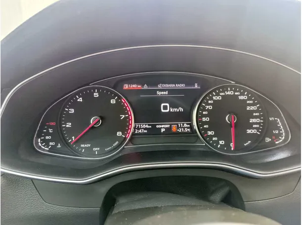 Car image 26